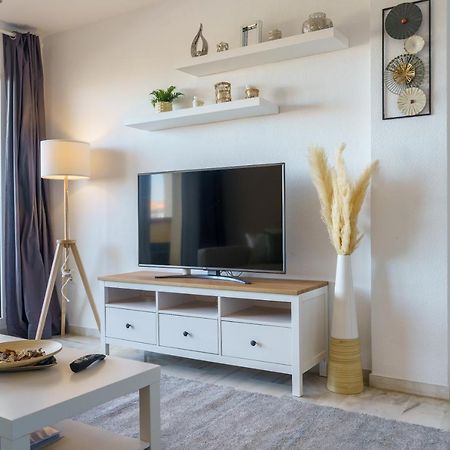 Chic Beachfront Flat With Amazing Sea Views And Private Indoor Parking Benalmadena Ngoại thất bức ảnh
