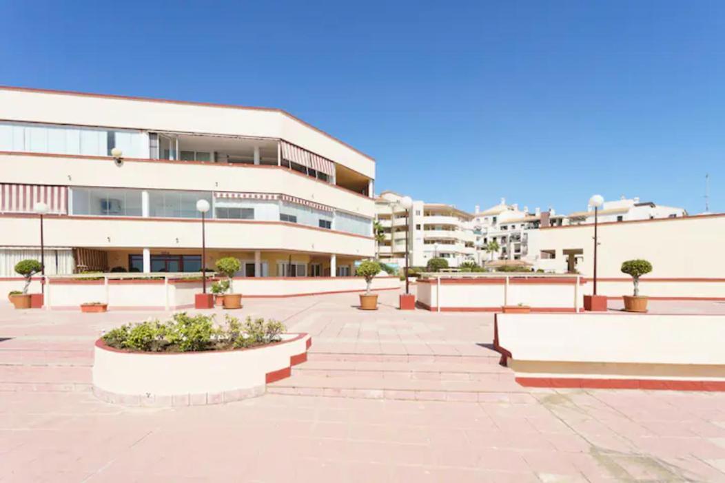Chic Beachfront Flat With Amazing Sea Views And Private Indoor Parking Benalmadena Ngoại thất bức ảnh