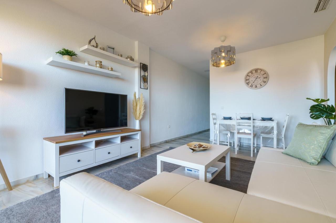 Chic Beachfront Flat With Amazing Sea Views And Private Indoor Parking Benalmadena Ngoại thất bức ảnh