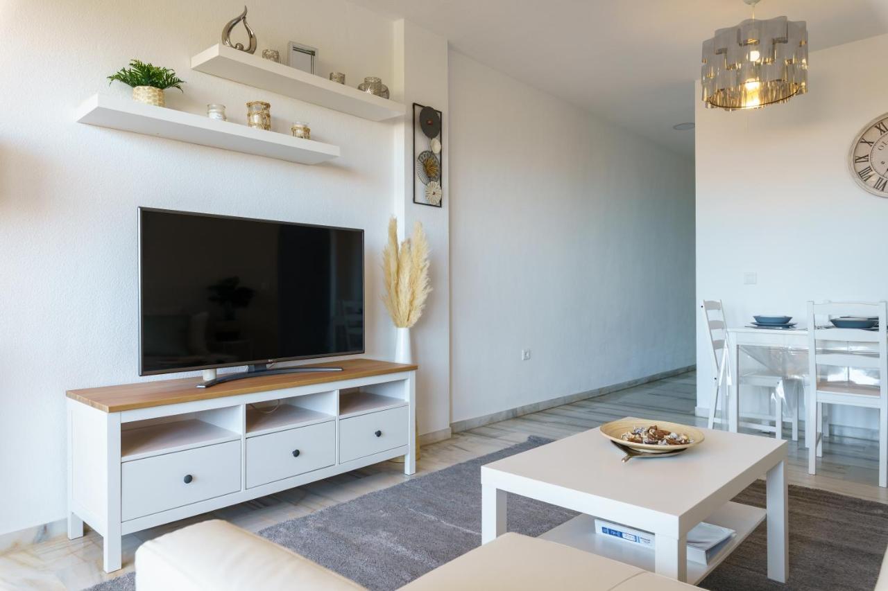 Chic Beachfront Flat With Amazing Sea Views And Private Indoor Parking Benalmadena Ngoại thất bức ảnh