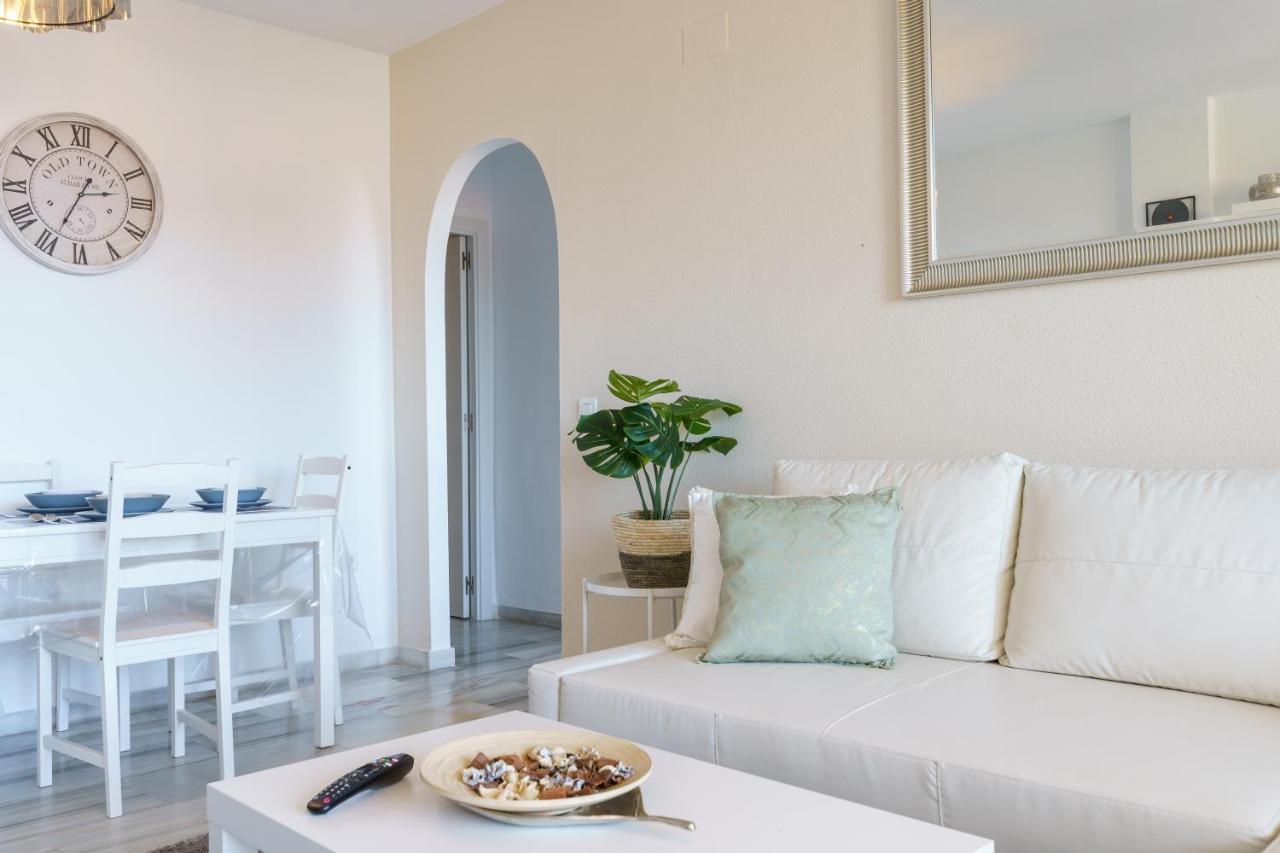 Chic Beachfront Flat With Amazing Sea Views And Private Indoor Parking Benalmadena Ngoại thất bức ảnh