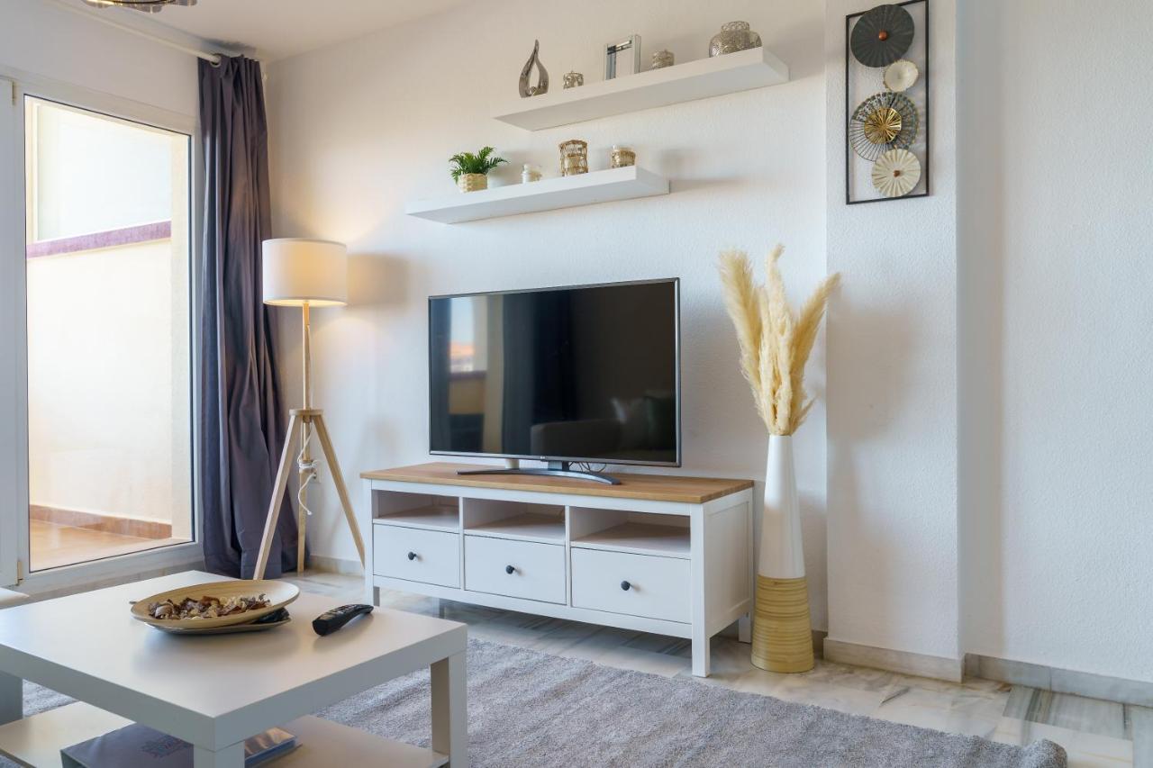 Chic Beachfront Flat With Amazing Sea Views And Private Indoor Parking Benalmadena Ngoại thất bức ảnh