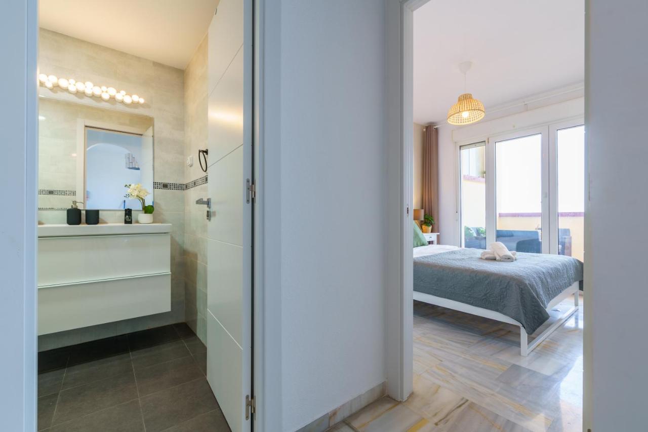 Chic Beachfront Flat With Amazing Sea Views And Private Indoor Parking Benalmadena Ngoại thất bức ảnh