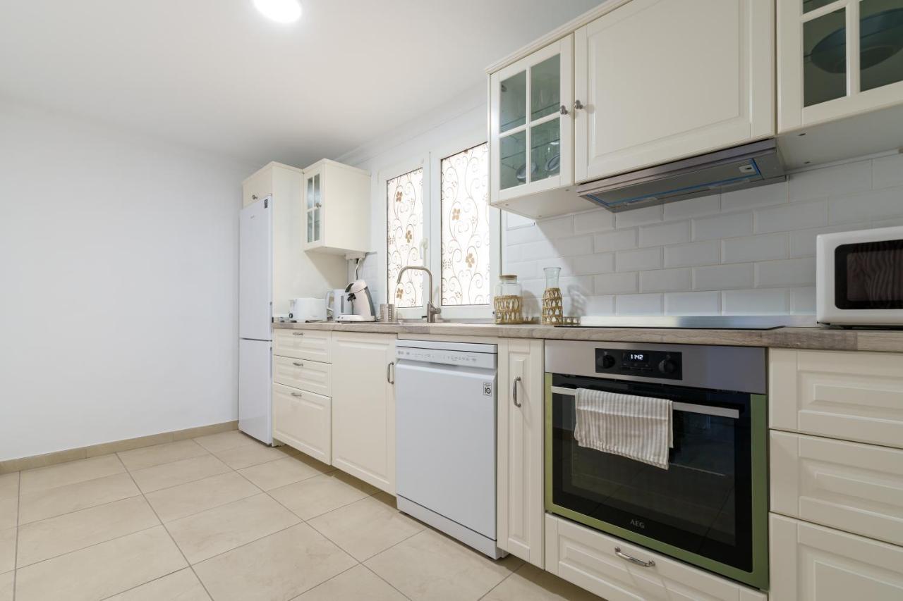 Chic Beachfront Flat With Amazing Sea Views And Private Indoor Parking Benalmadena Ngoại thất bức ảnh