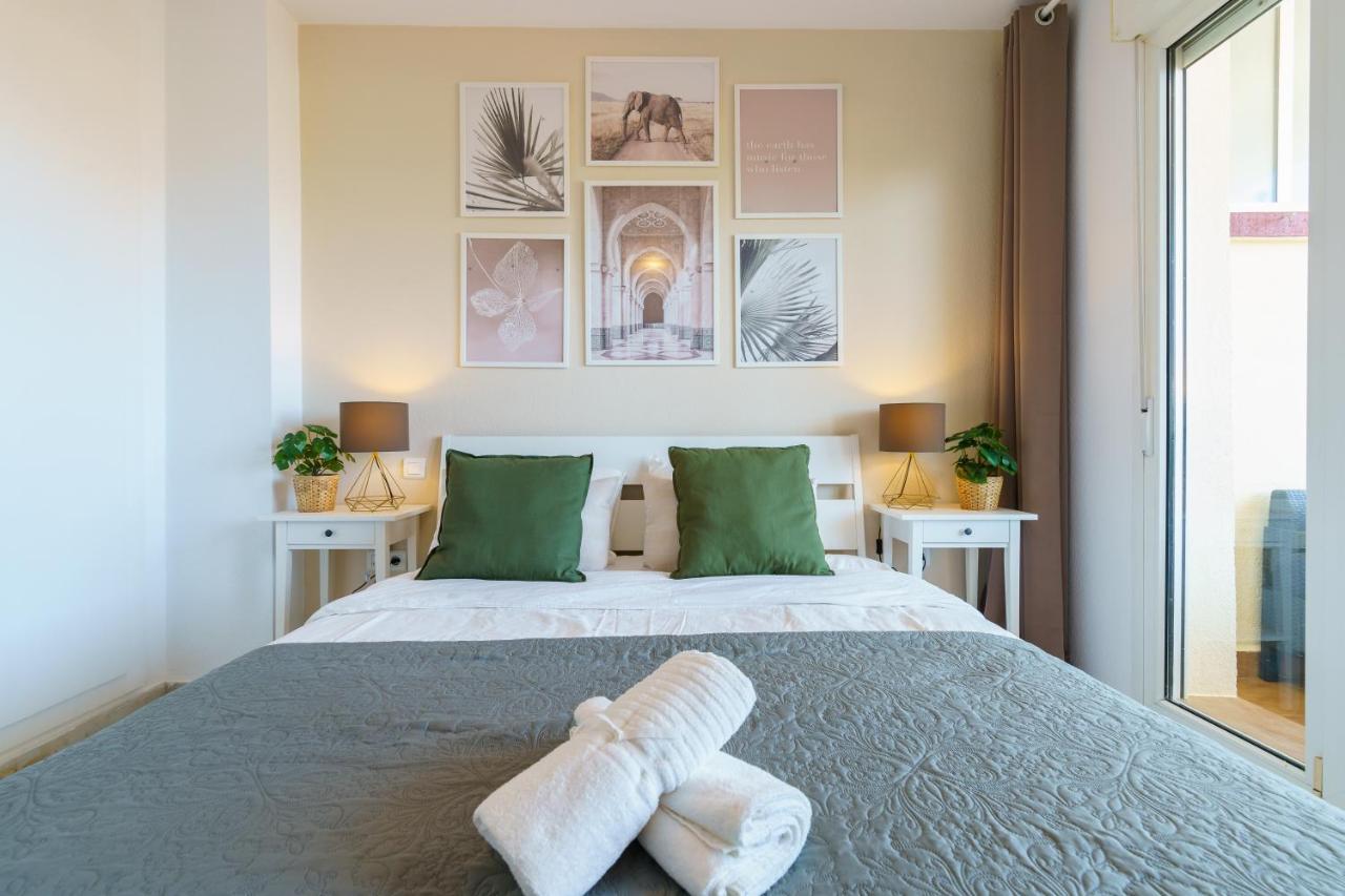 Chic Beachfront Flat With Amazing Sea Views And Private Indoor Parking Benalmadena Ngoại thất bức ảnh