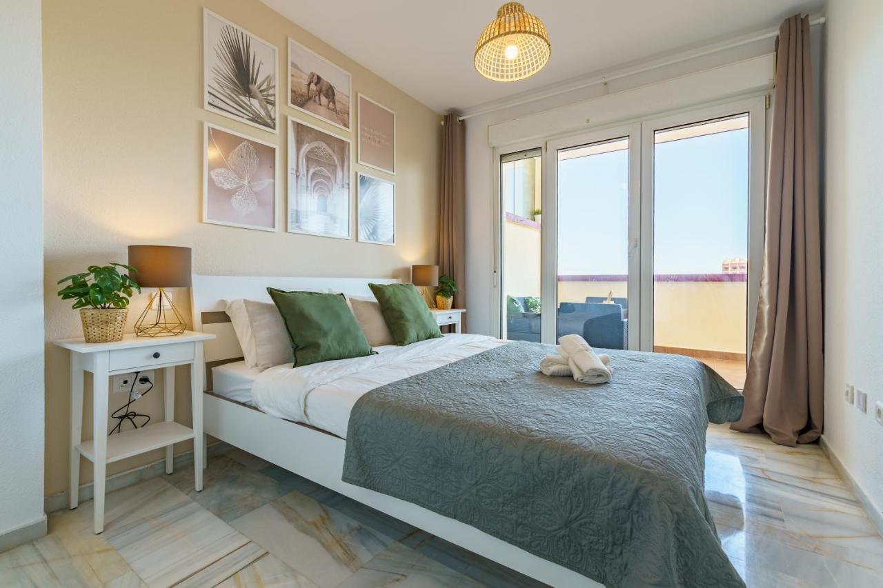 Chic Beachfront Flat With Amazing Sea Views And Private Indoor Parking Benalmadena Ngoại thất bức ảnh