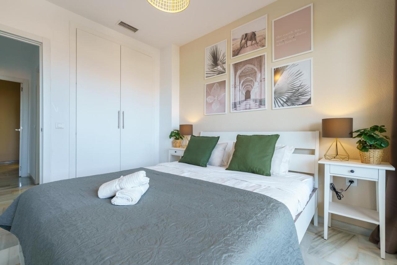 Chic Beachfront Flat With Amazing Sea Views And Private Indoor Parking Benalmadena Ngoại thất bức ảnh