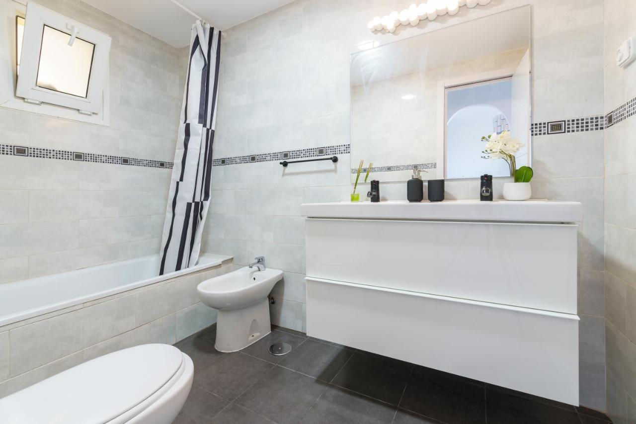 Chic Beachfront Flat With Amazing Sea Views And Private Indoor Parking Benalmadena Ngoại thất bức ảnh